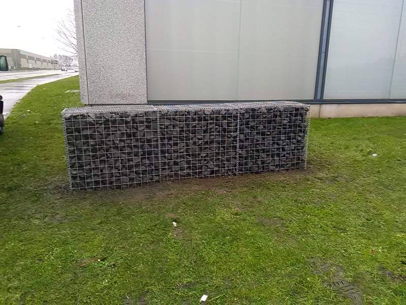 Gabions de protection pour un commerce